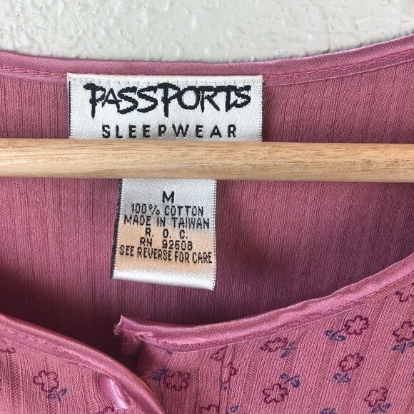 NWOT Passports Pajama Top Size M - Picture 4 of 5